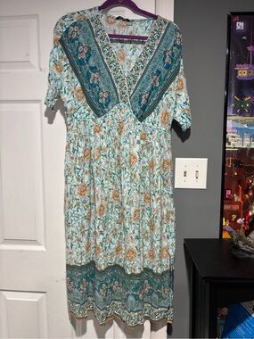 BloomChic Teal and Cream Floral V-Neck Midi Dress with Gold Accents